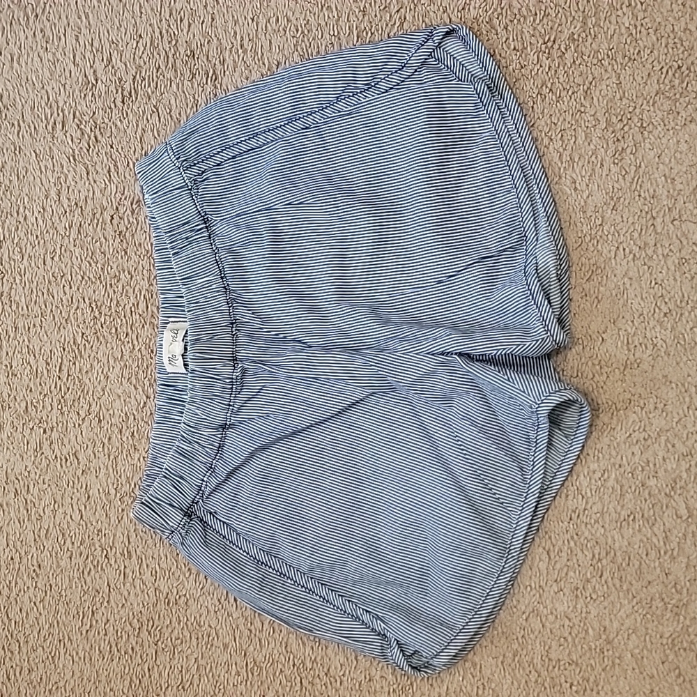 Pull on mid rise shorts